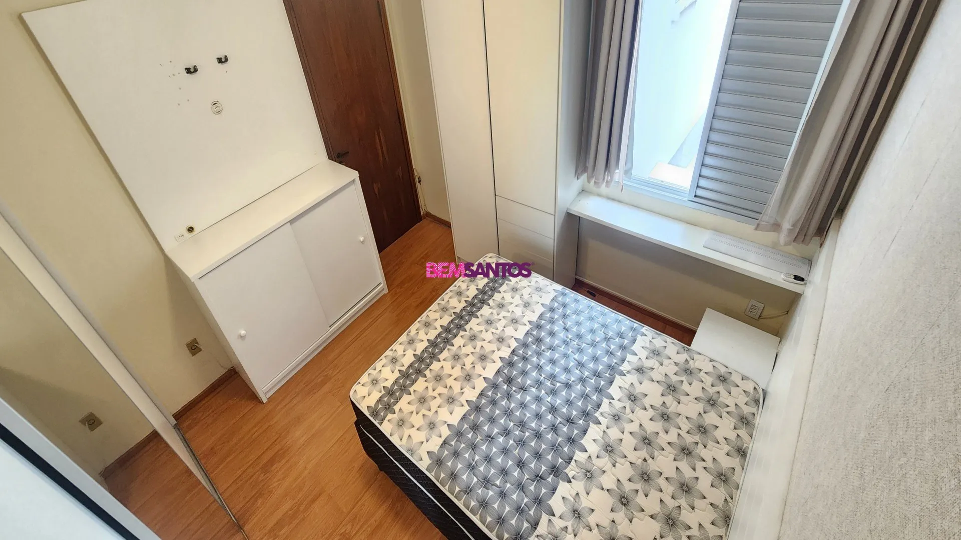 Furnished 4-bedroom apartment with a balcony — photo 13