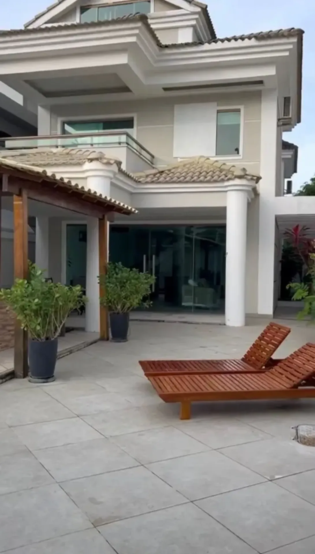 Garden in a 4-bedroom house, 350 m² — photo 2