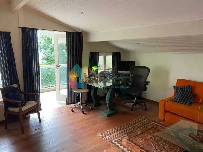 House with 5 bedrooms and 5 bathrooms, 2 parking spots — photo 4