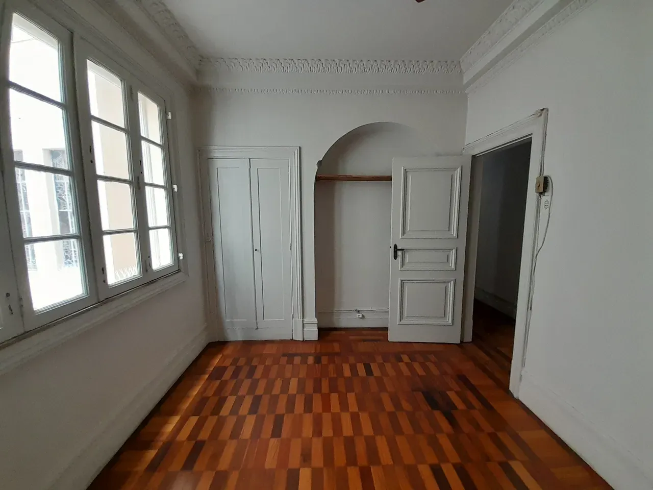 Apartment on the 9th floor with a glass-enclosed balcony — photo 28