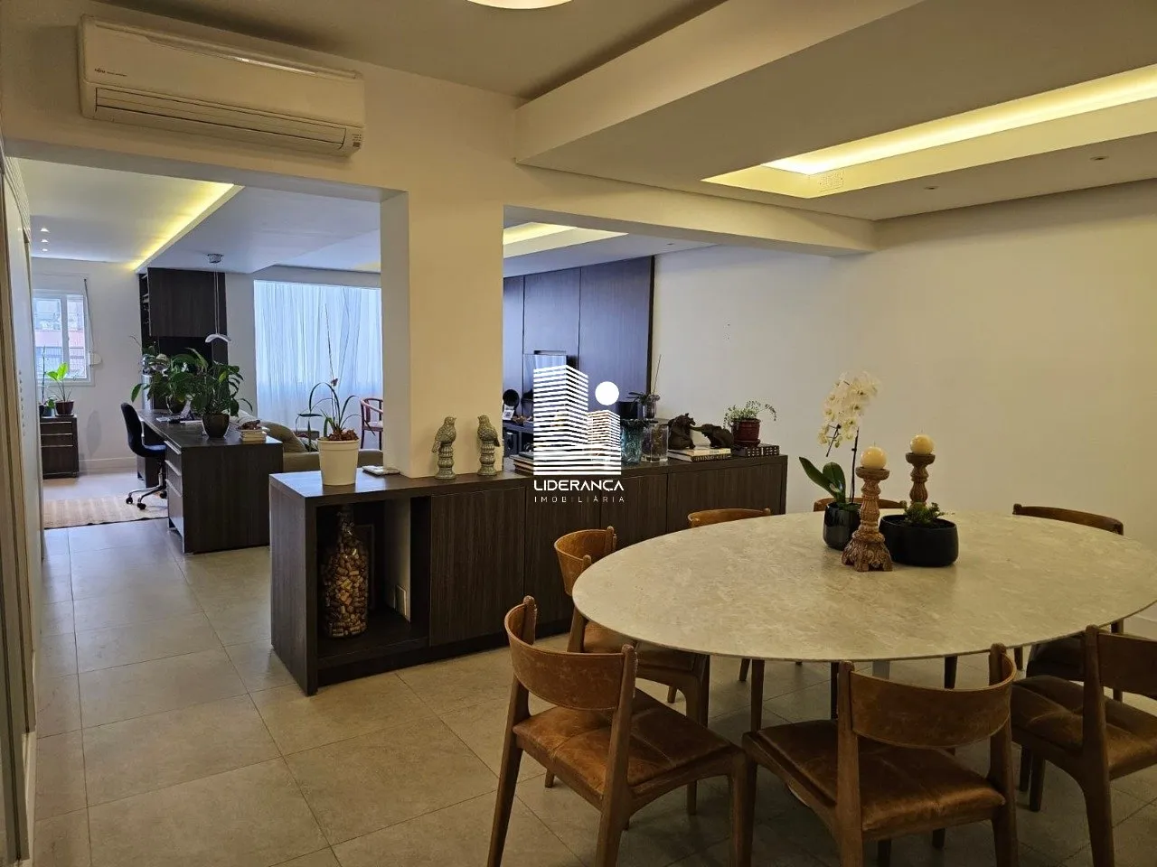 3-bedroom apartment with a walk-in closet in Florianópolis — photo 18