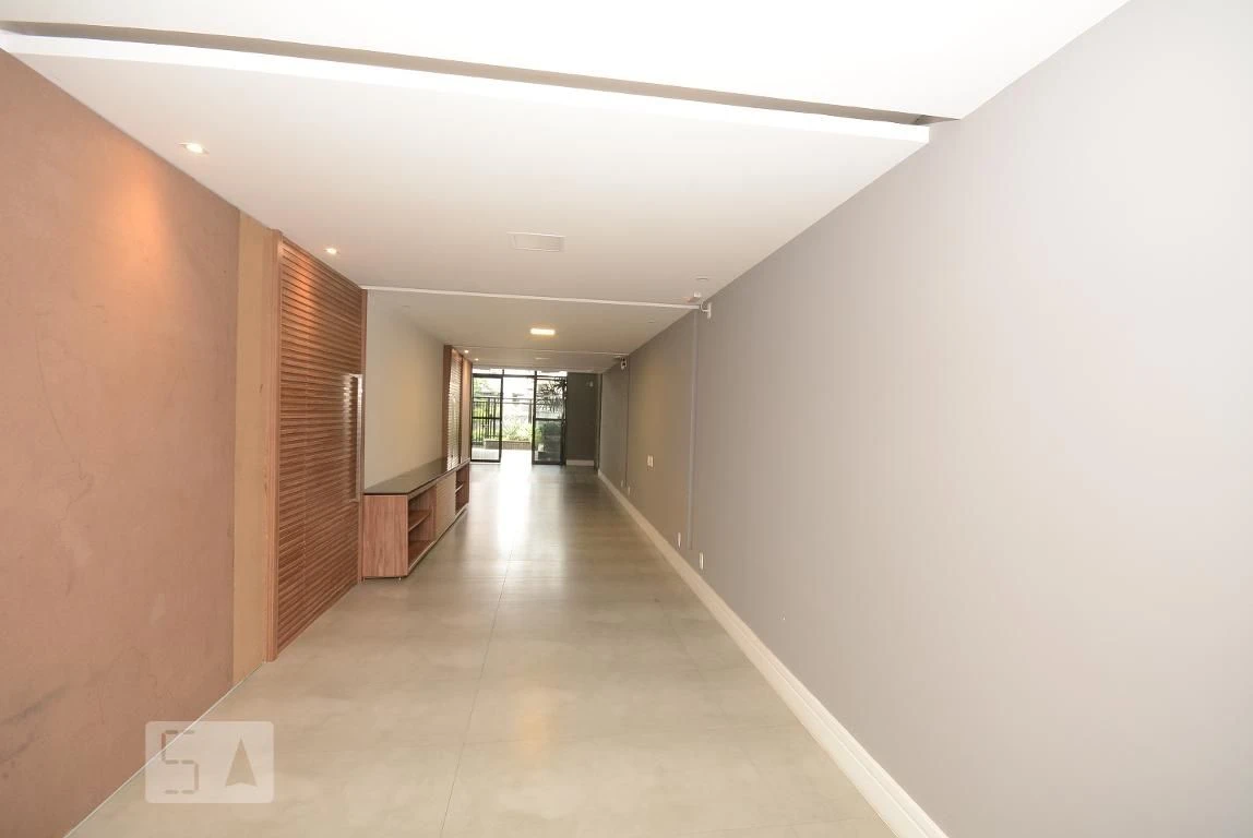 4-bedroom apartment in a building with a pool — photo 79