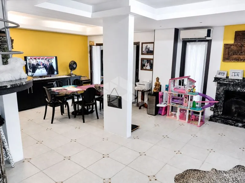 280 m² furnished house with 5 bedrooms and open-air pool