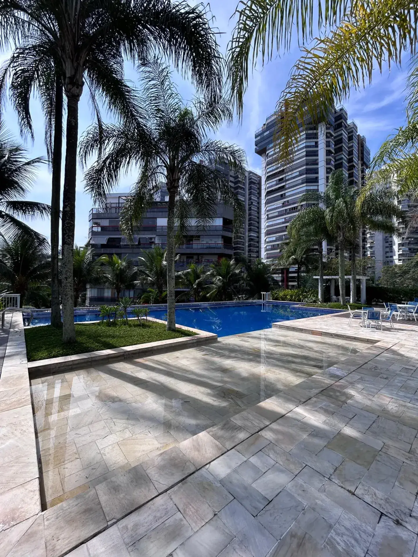 Furnished 2-bedroom apartment with 2 bathrooms — photo 33