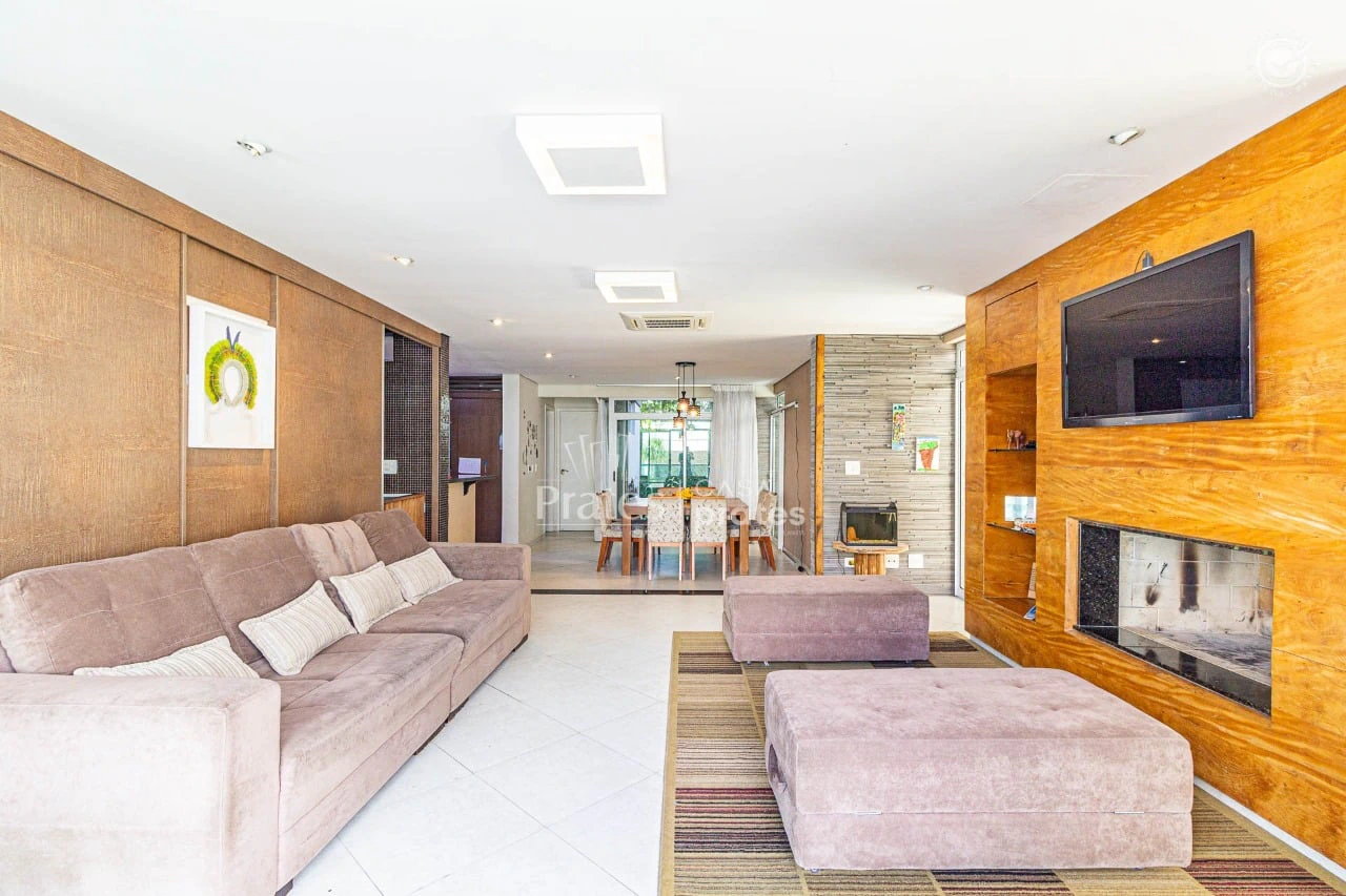 Closed-condo house with 4 bedrooms and 306 m² — photo 6