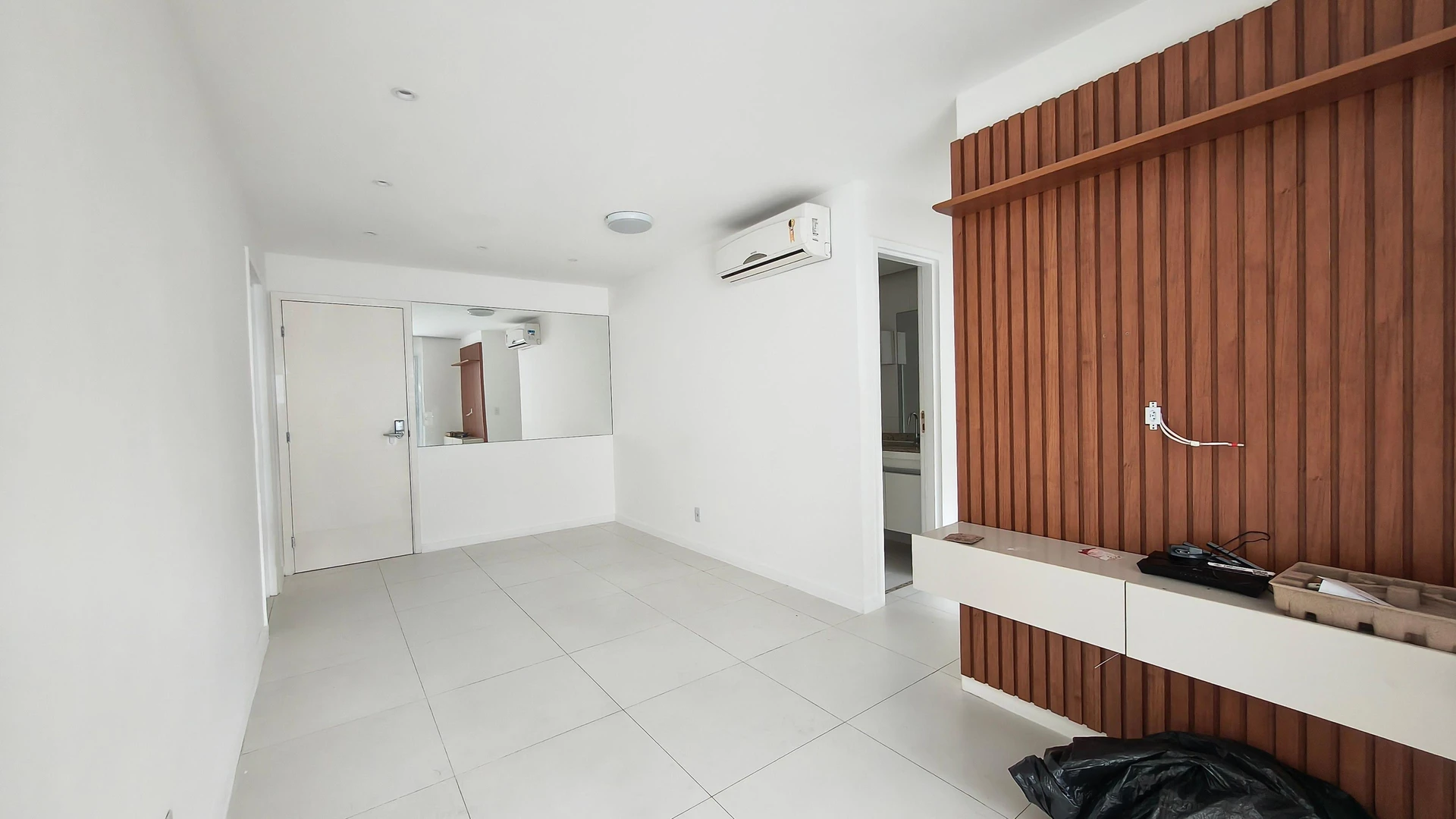 Unfurnished apartment with 2 bedrooms and 2 bathrooms — photo 18