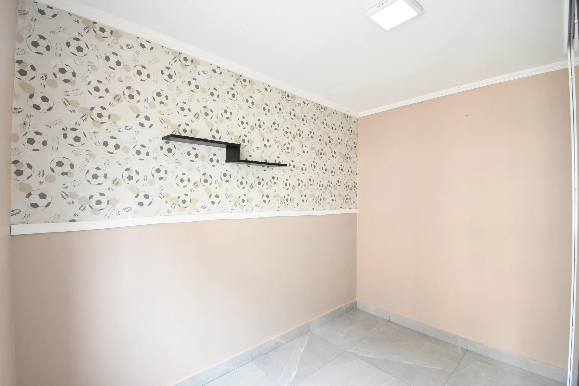 2-bedroom apartment in a building with a gym — photo 23
