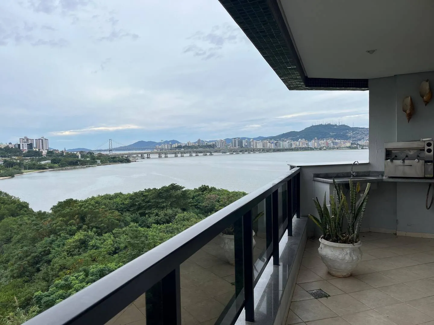 Water view in a 4-bedroom apartment, 138 m² — photo 30