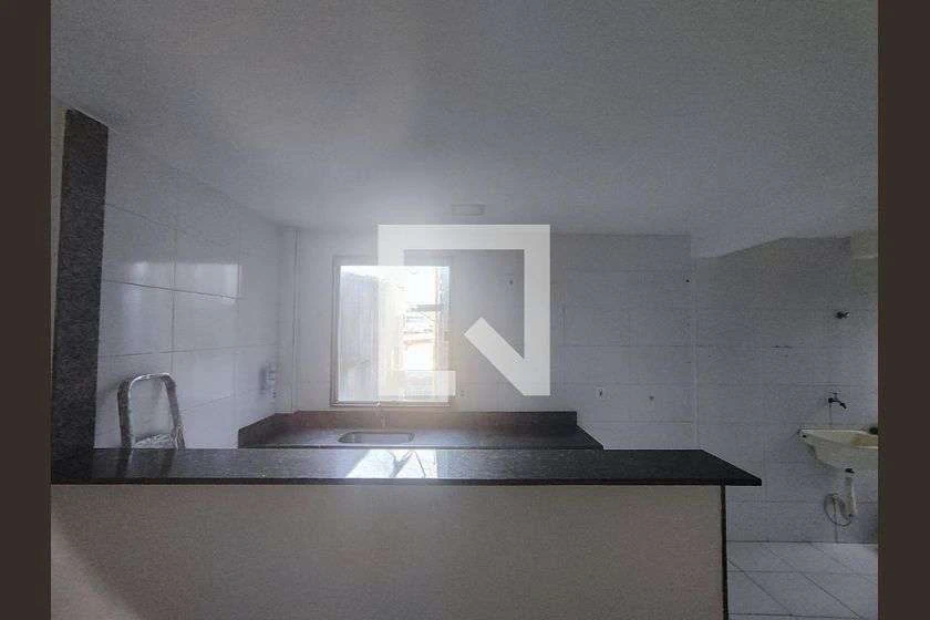 Apartamento de 1 dormitorio con balcón y cocina abierta — photo 18
