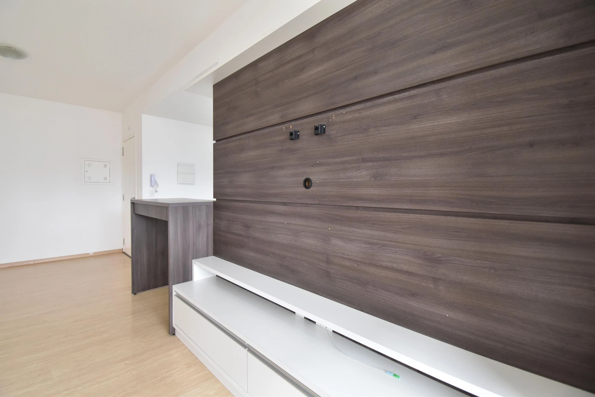 2-bedroom apartment with a grill on the balcony — photo 38