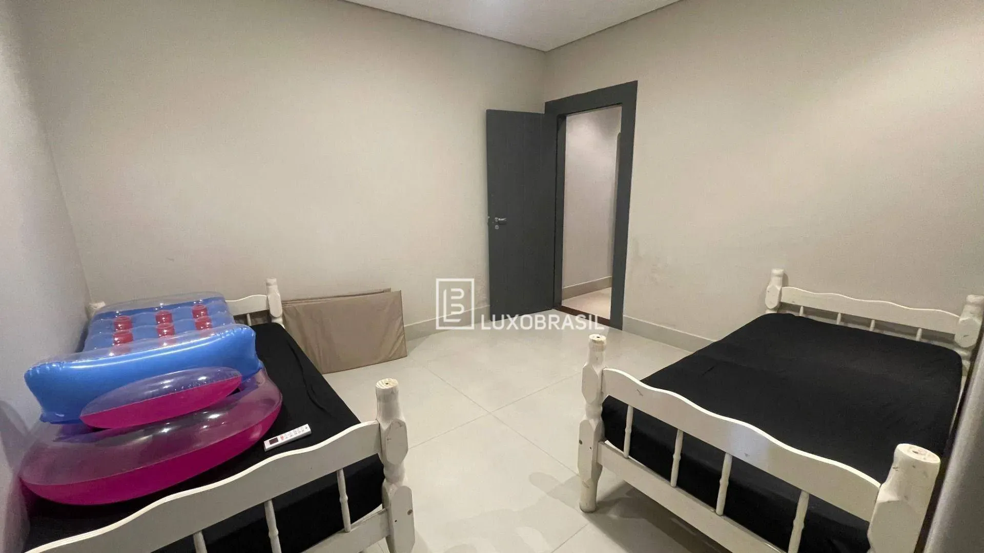 Furnished house with 9 en-suite bedrooms and 12 baths — photo 31