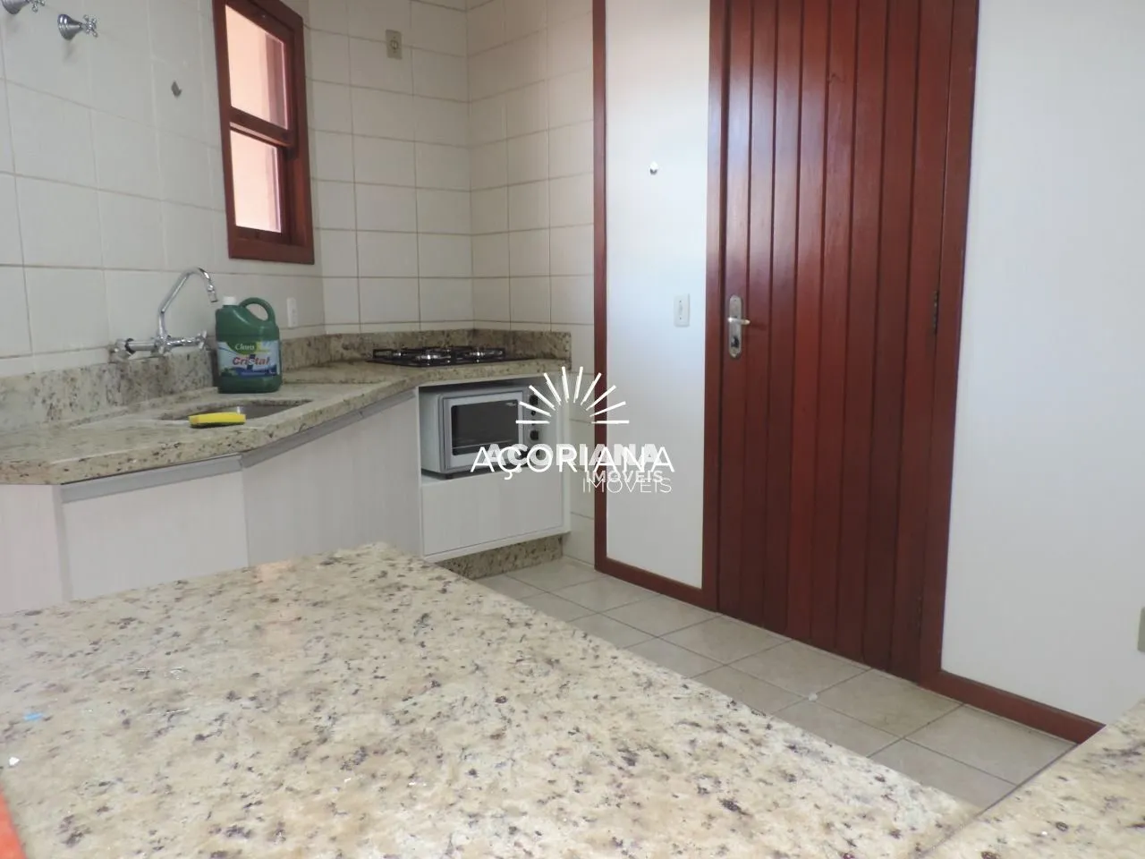 Fireplace in a 5-bedroom house, 350 m² — photo 10