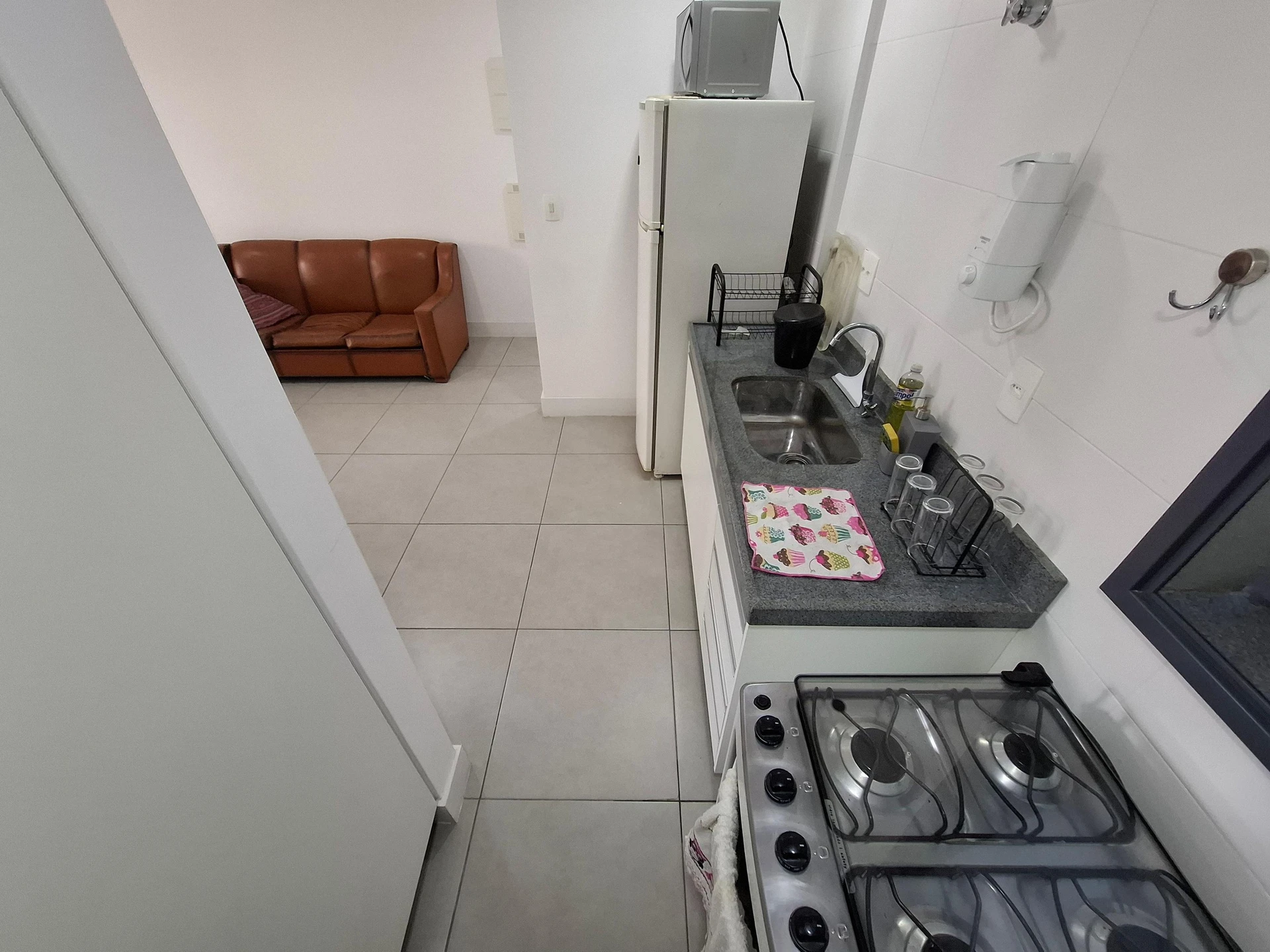 Furnished apartment with home office and balcony — photo 16