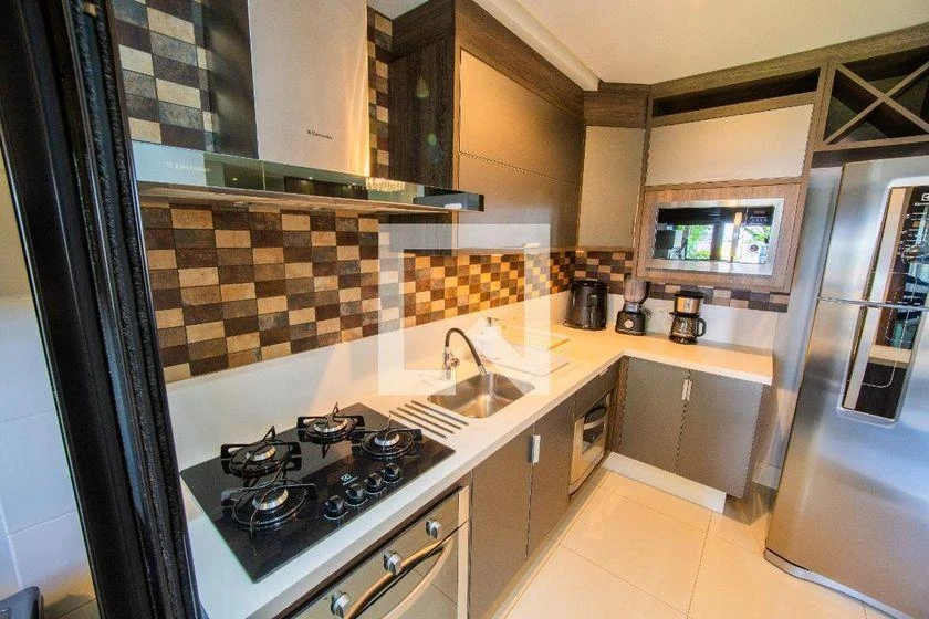 Furnished apartment, 65 m², with a glass-enclosed balcony — photo 2