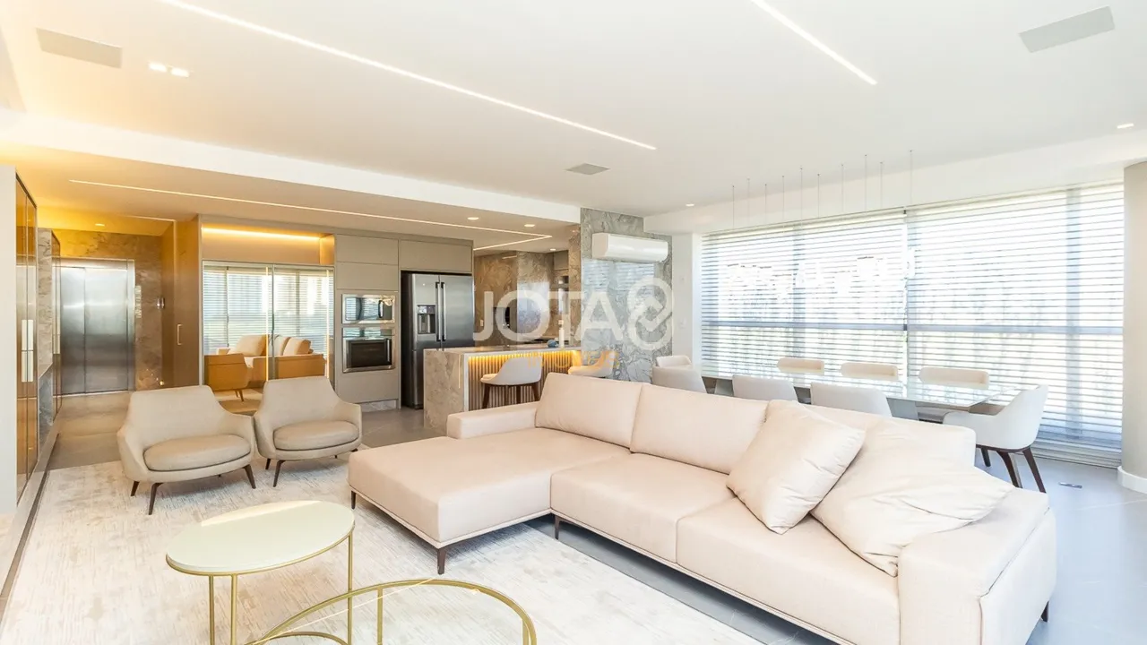 186 m² apartment with 3 en-suites and private BBQ