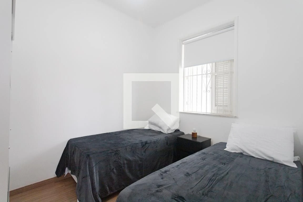 3-bedroom house with wood or laminate floors — photo 20