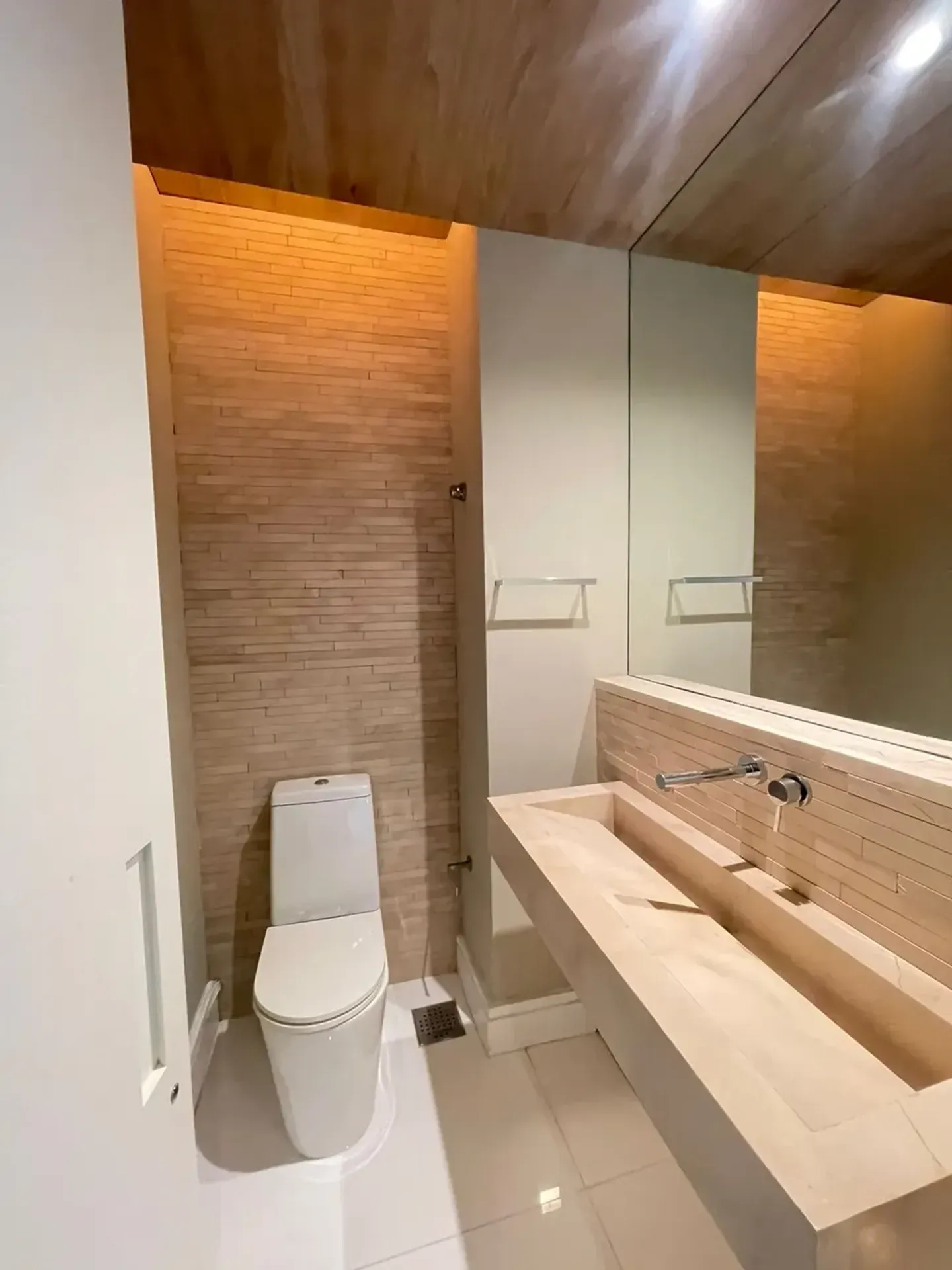Furnished 3-bedroom apartment with glassed balcony — photo 18