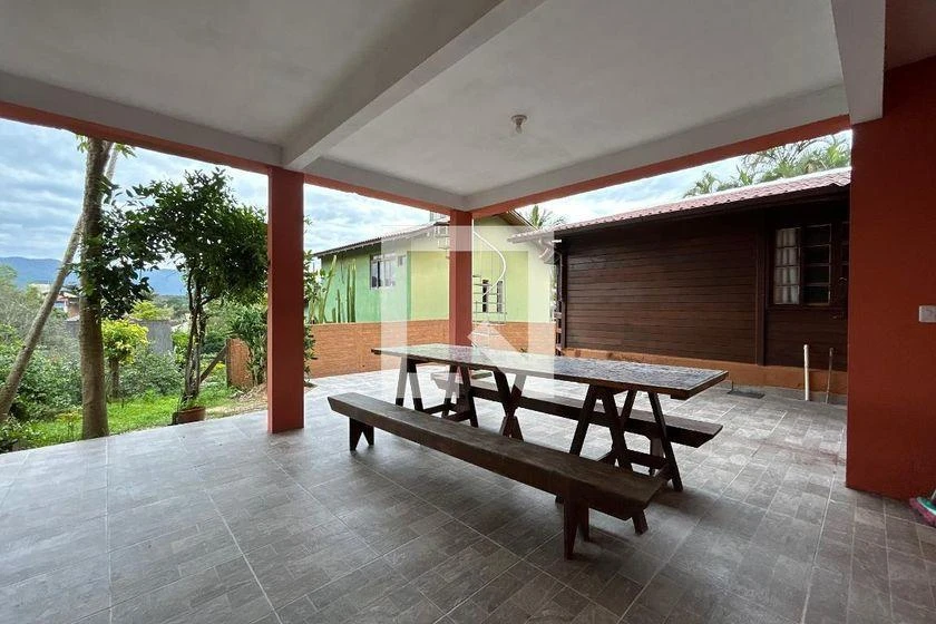 Balcony with a grill in a 3-bedroom house, 100 m² — photo 4