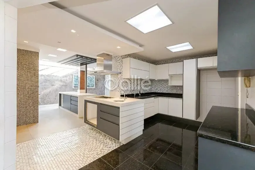 House with 4 en-suite rooms and 4 parking spots — photo 12