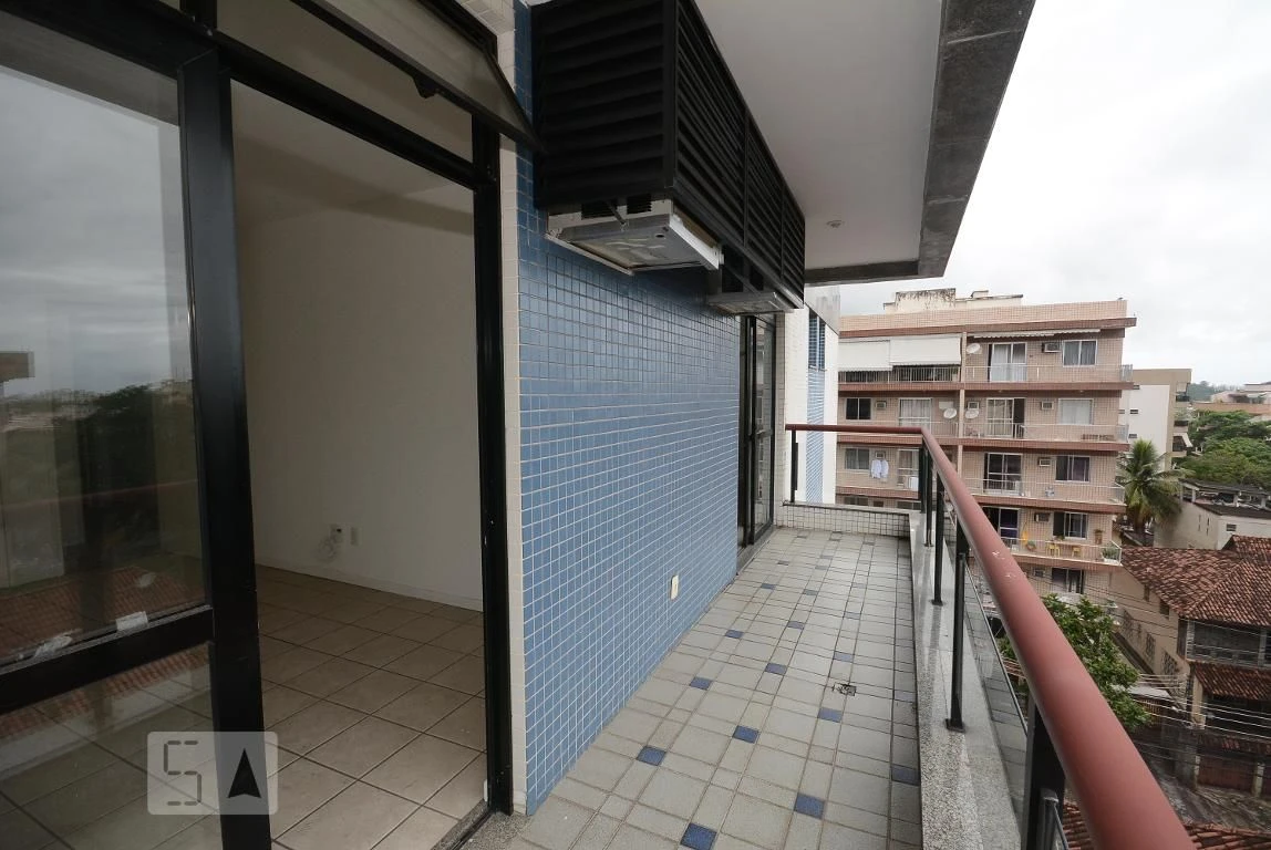 4-bedroom apartment in a building with a pool — photo 62