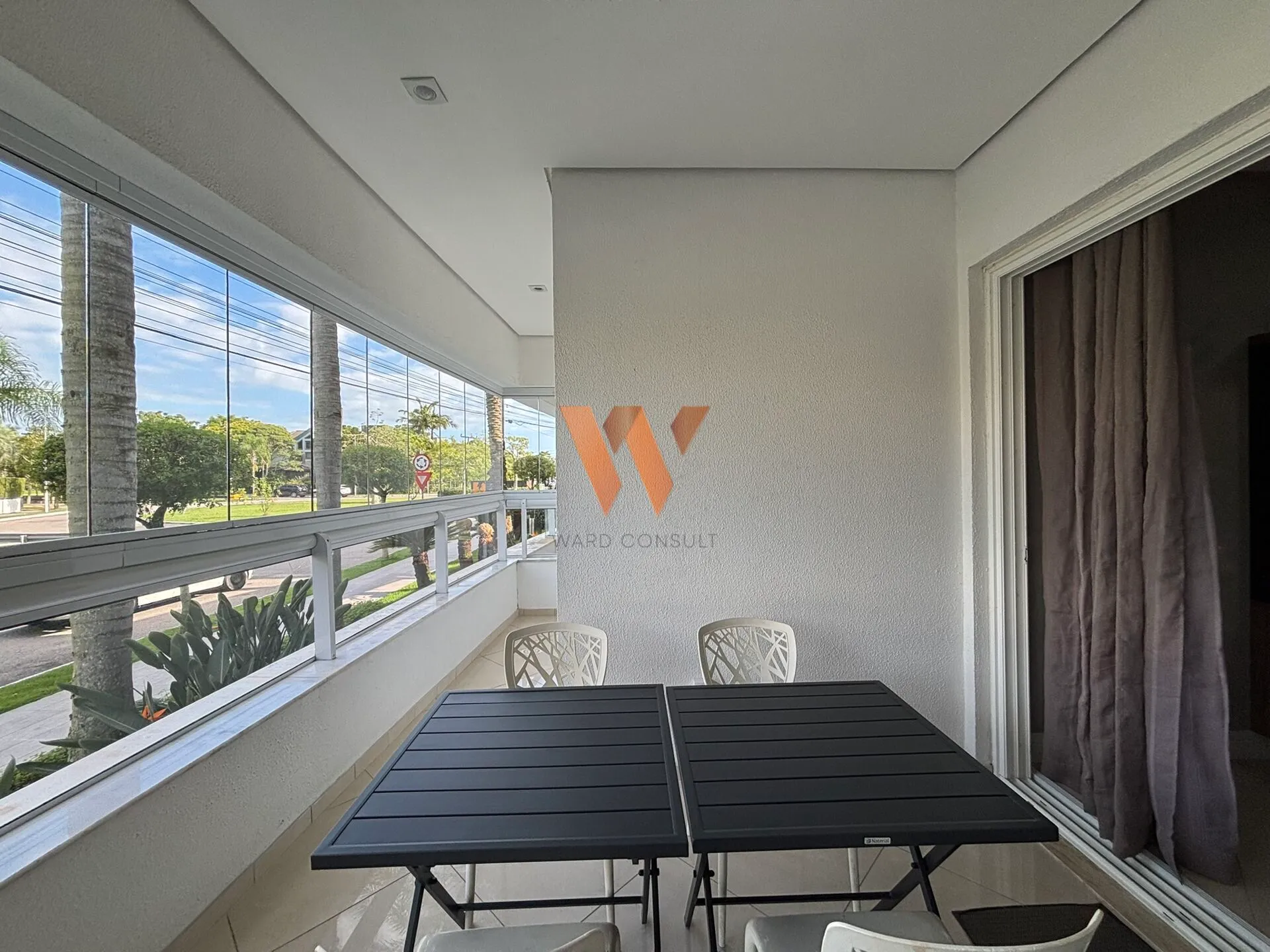 Furnished apartment with 3 en-suites and 236 m² — photo 33