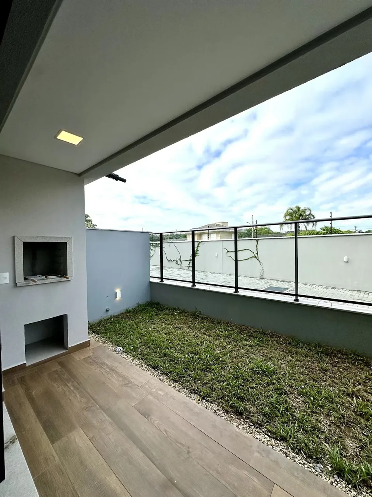 Furnished apartment, 50 m², with floor-to-ceiling windows — photo 6
