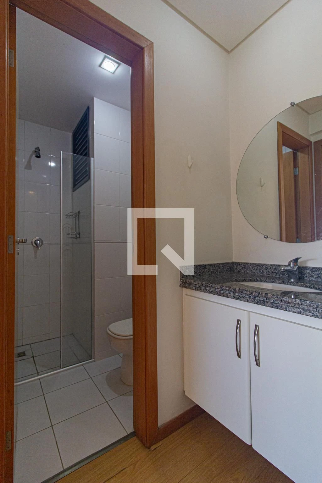 One-bedroom apartment in a building with a gym — photo 20