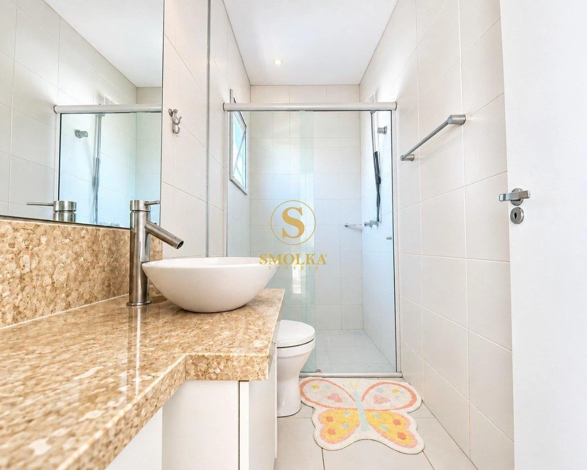 3-bedroom house with a walk-in closet in Florianópolis — photo 40