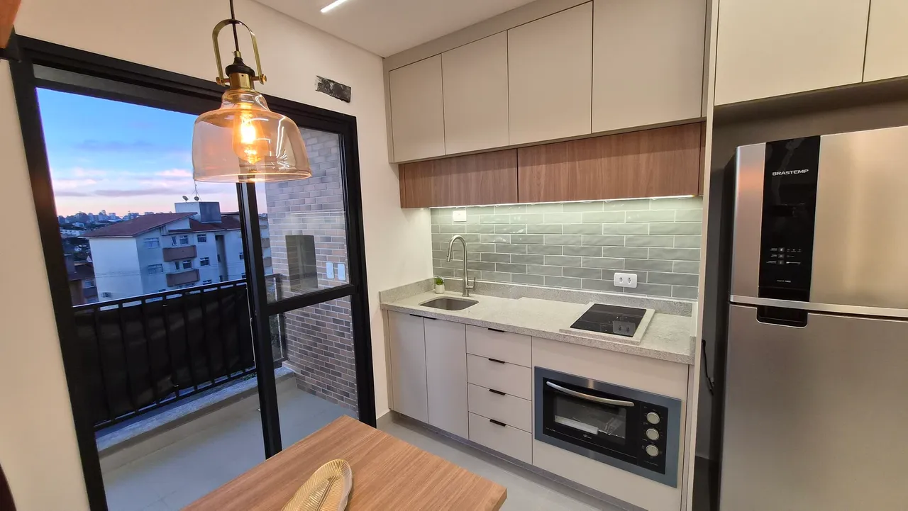 Apartamento mobiliado de 27 m² com 1 quarto e mesa de trabalho