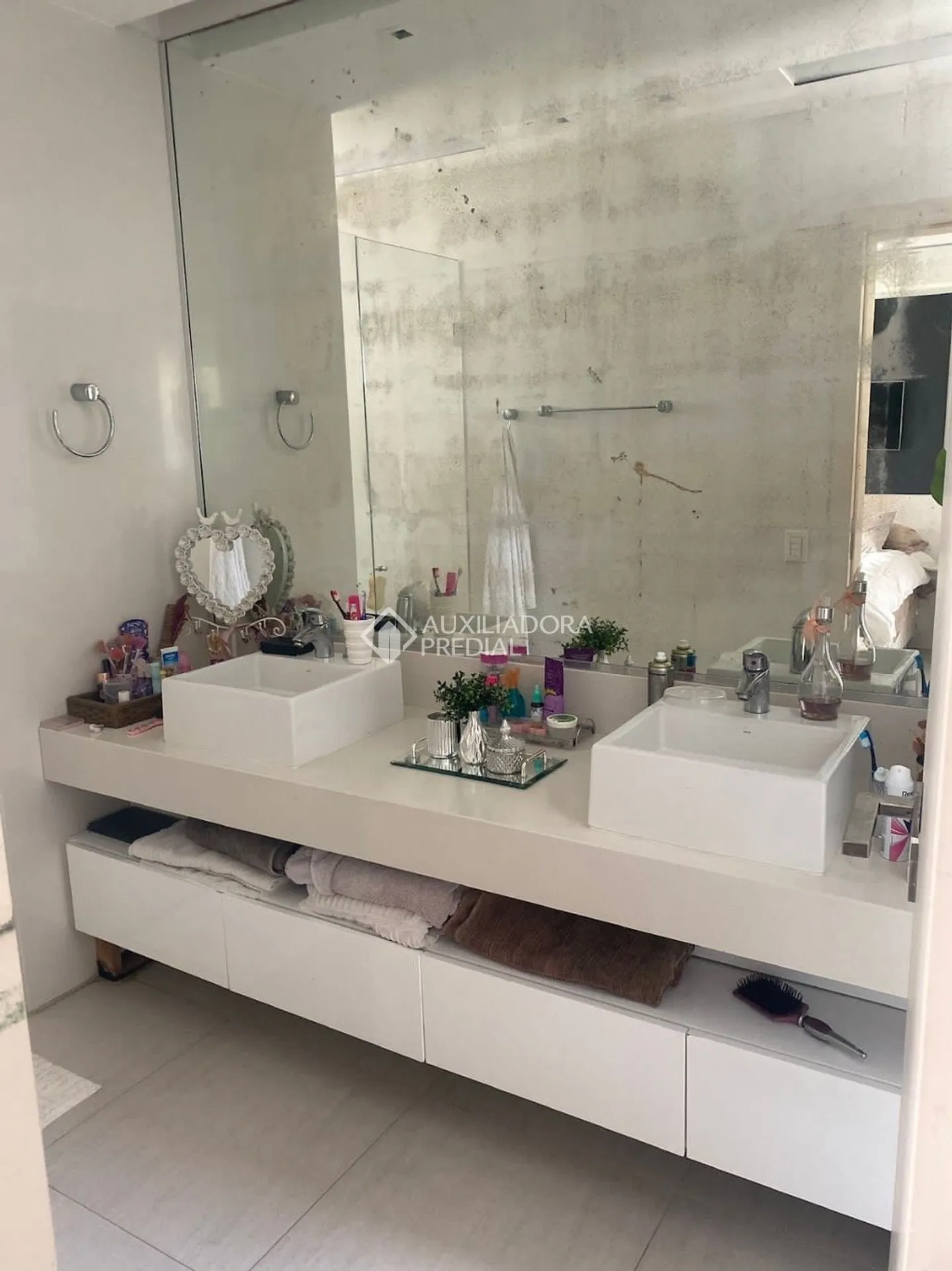 Furnished 250 m² house with 3 bedrooms and 5 bathrooms — photo 13