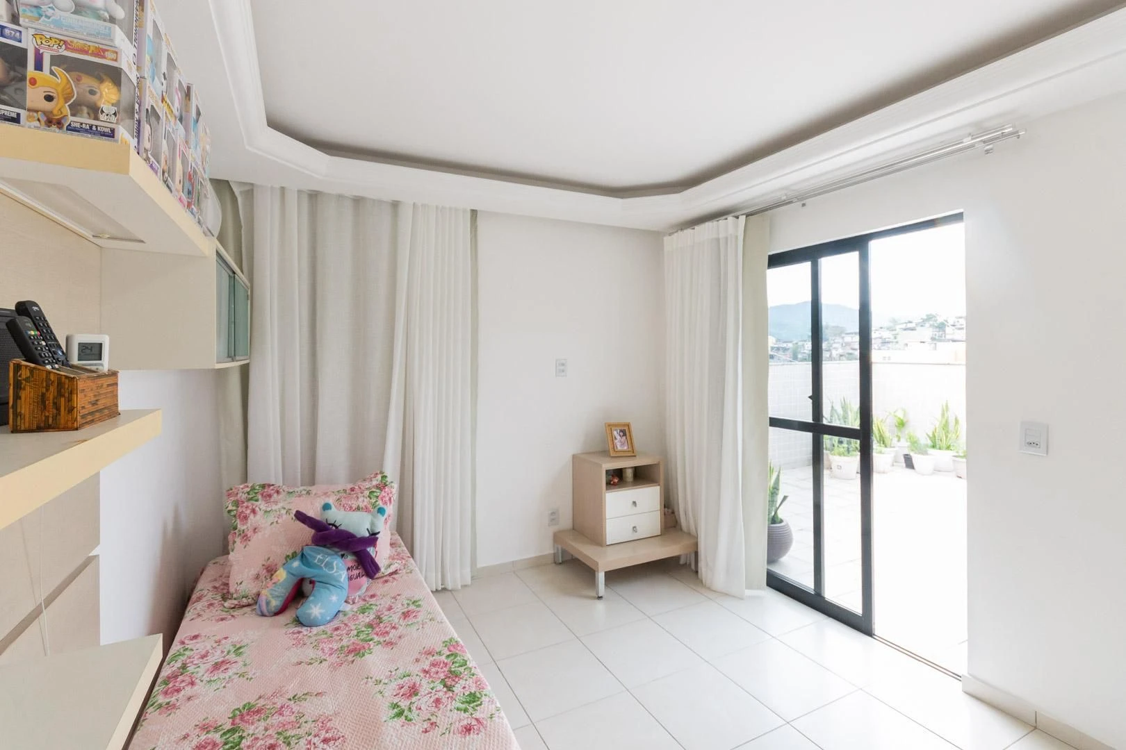 4-bedroom apartment with a mountain view in Rio de Janeiro — photo 78