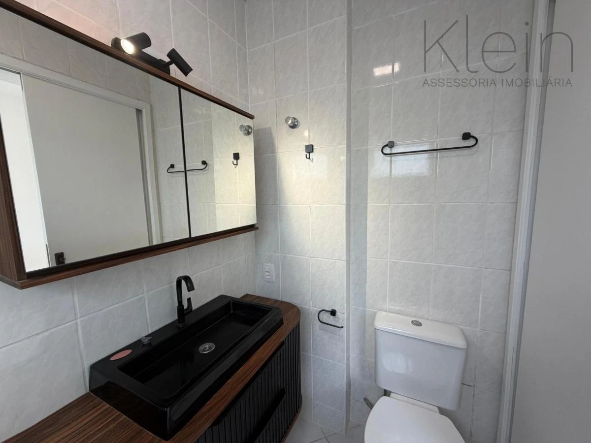 Glass-enclosed balcony in a 3-bedroom apartment, 75 m² — photo 43