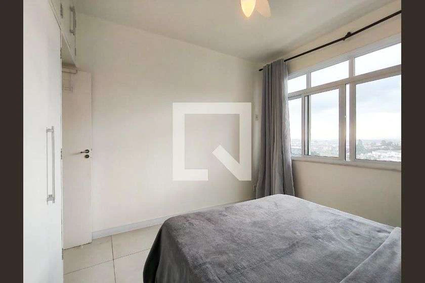 Apartamento de 2 quartos com box de vidro e ducha elétrica — photo 23