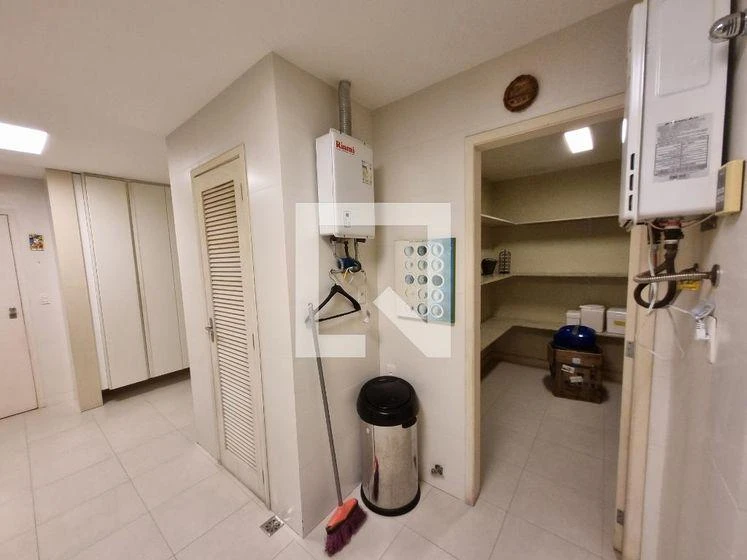 Washing machine in a 3-bedroom apartment, 300 m² — photo 42