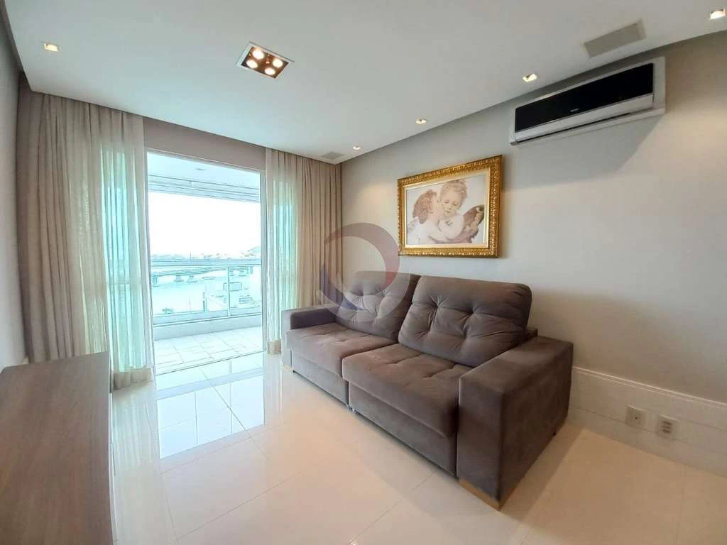 2-bedroom apartment with 1 en-suite and guest half-bath