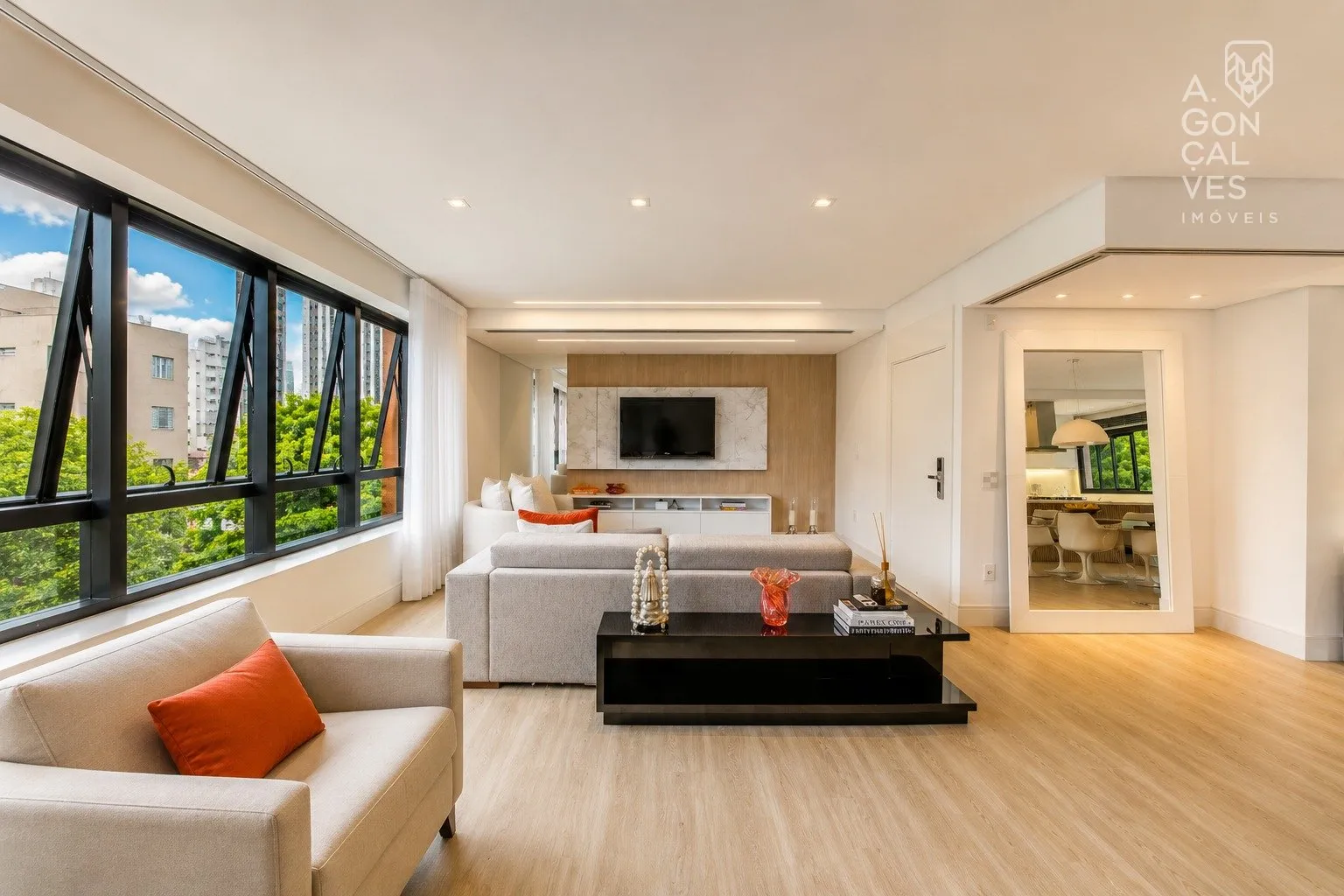 Furnished 223 m² apartment with 3 en-suites and 3 parking spots — photo 5