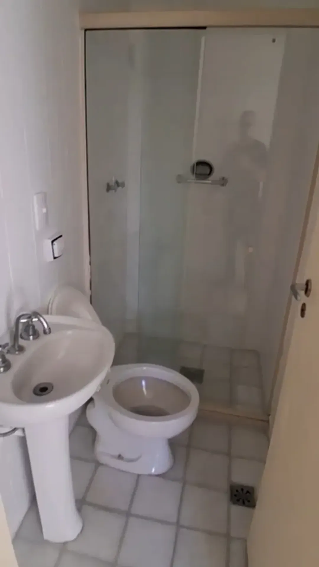 3-bedroom apartment with a gas stove and 1 parking spot — photo 14