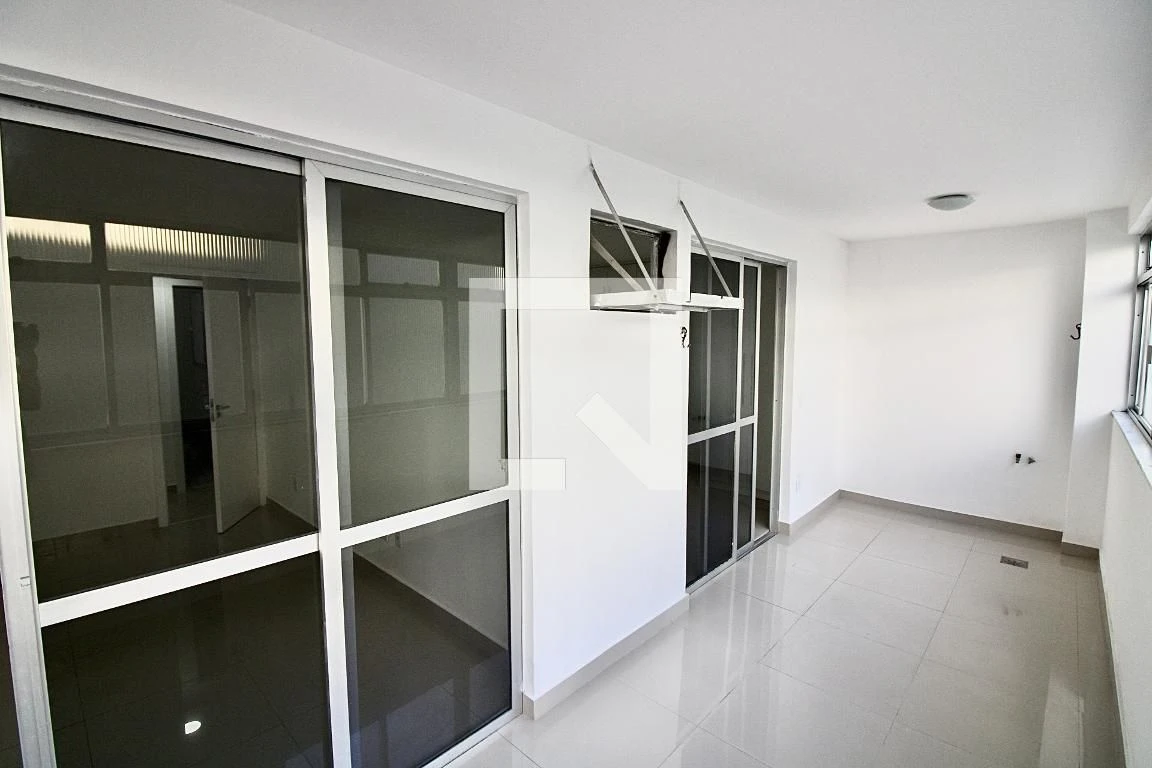 3-bedroom apartment, 1 with its own bathroom, 200 m² — photo 32