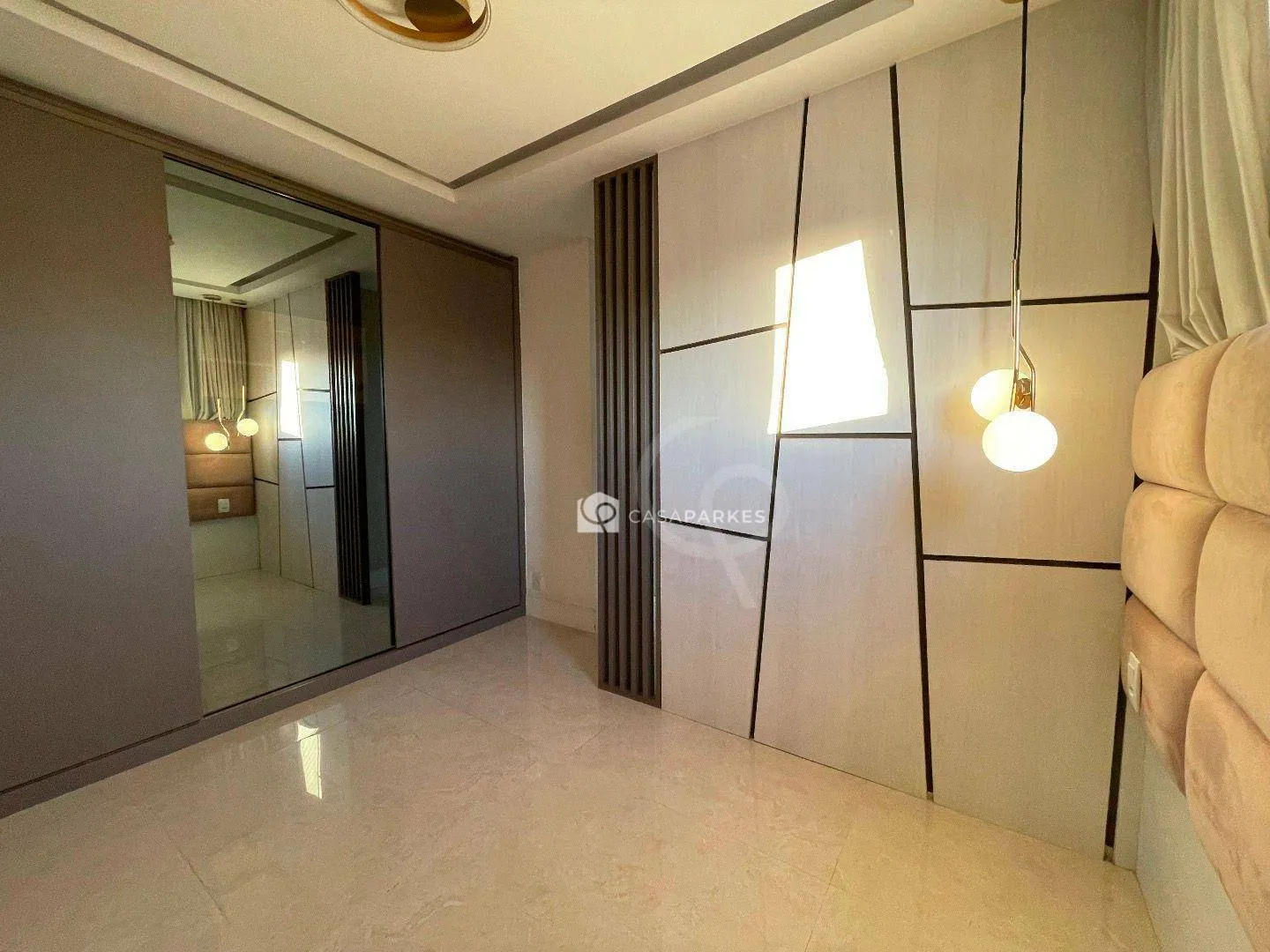 Balcony with a grill in a 3-bedroom apartment, 120 m² — photo 36