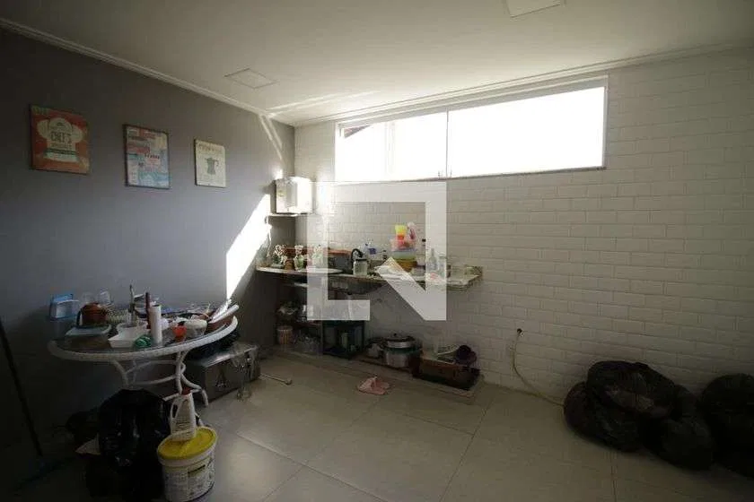 Casa de 381 m² com 7 quartos, 4 banheiros e jardim — photo 30