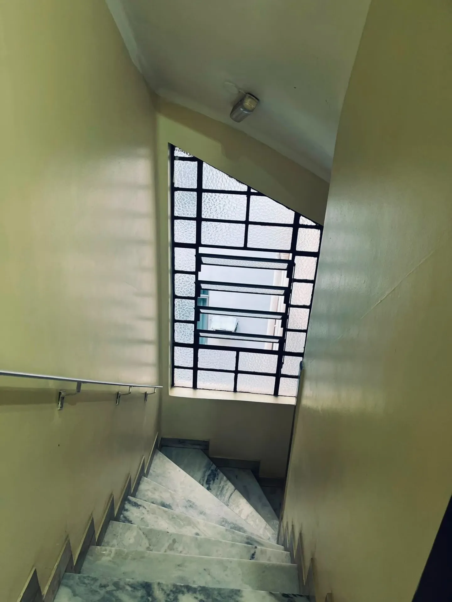 Unfurnished 2-bedroom apartment with a gas kitchen — photo 27