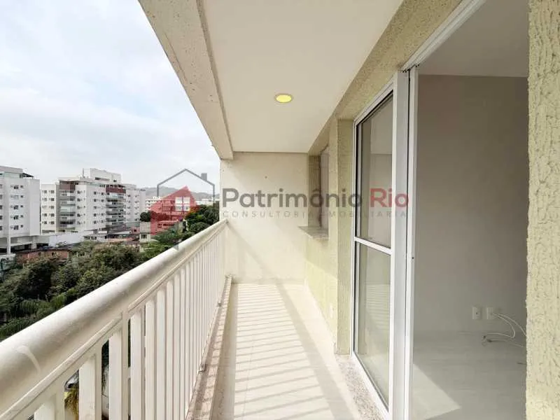 Apartment with 2 bedrooms and balcony with city view — photo 4