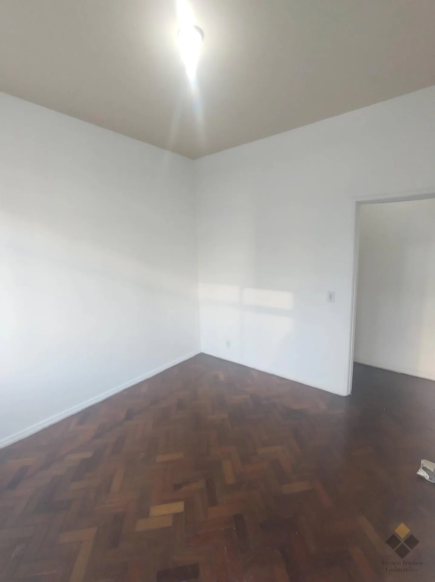 Apartment on the 4th floor with wood or laminate floors — photo 6