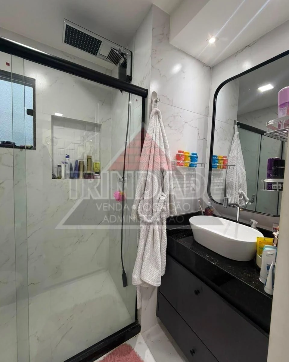 Casa com cozinha integrada a fogão a gás e coifa — photo 8