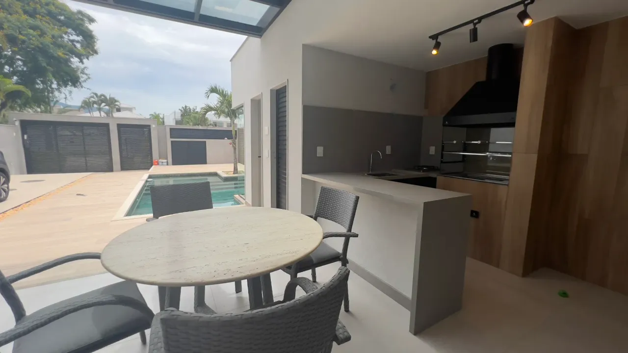 House with 5 bedrooms and 5 bathrooms plus 3 parking spots — photo 10