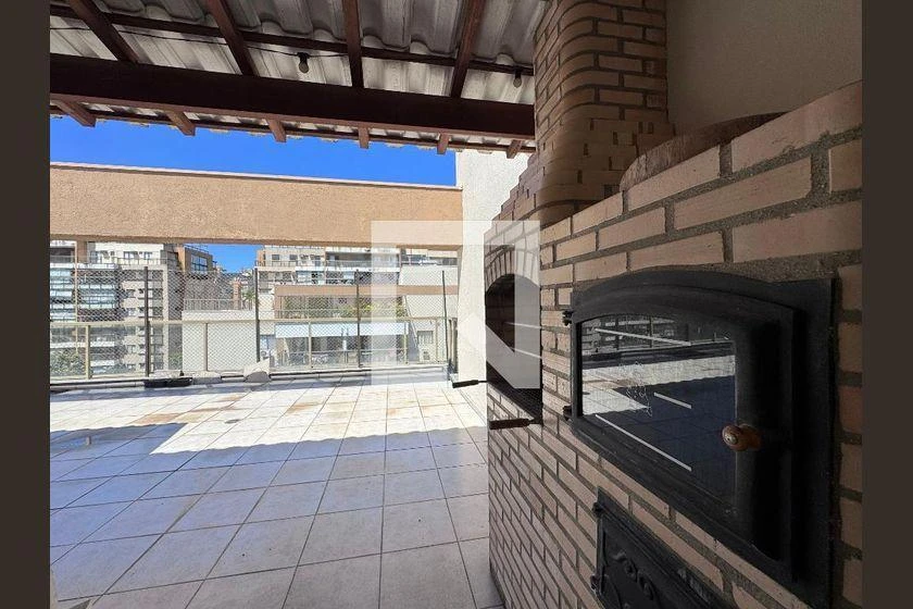 Rental apartment with 3 bedrooms and 211 m² — photo 30