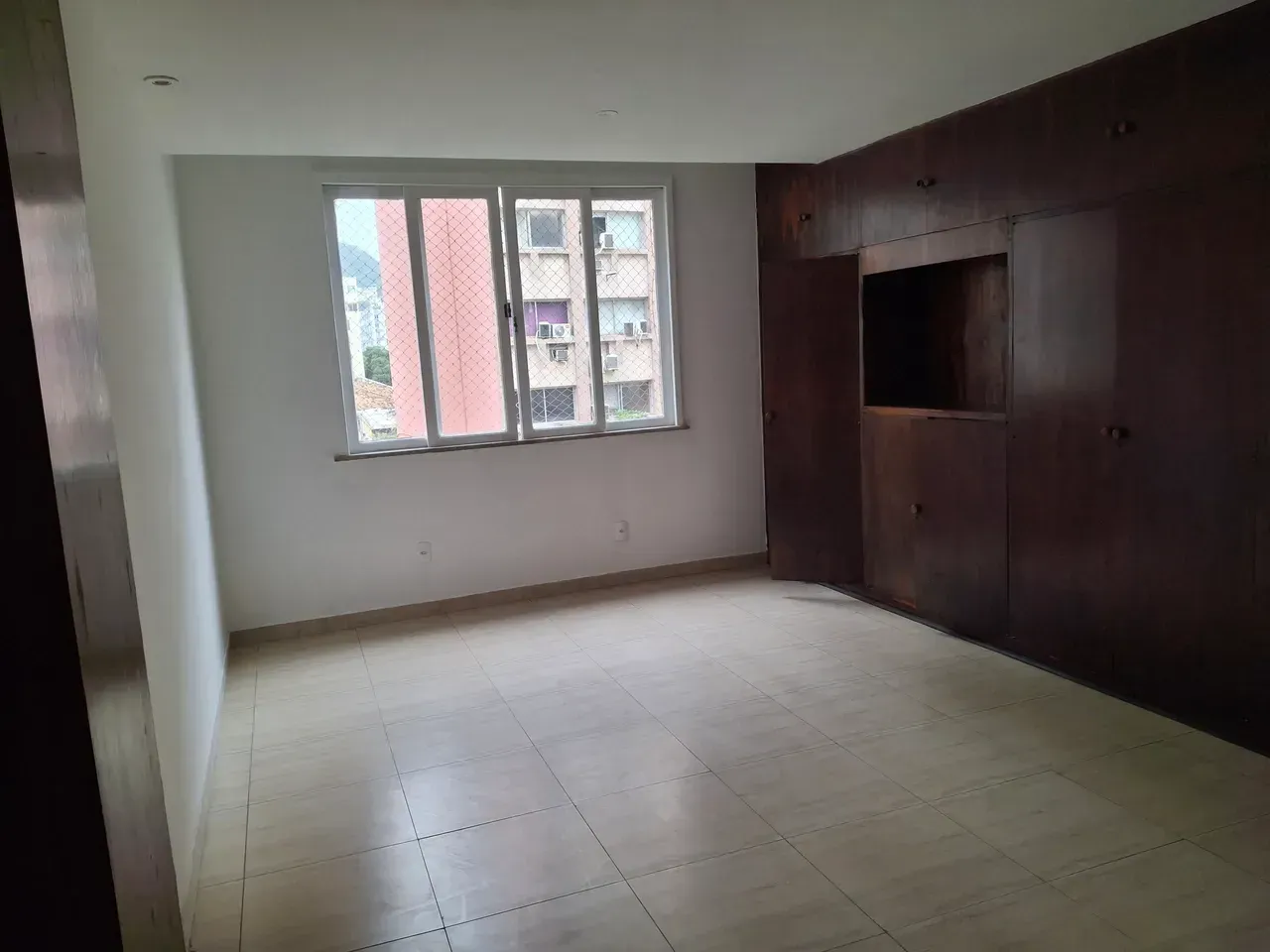 Unfurnished 3-bedroom apartment with 24-hour concierge — photo 3