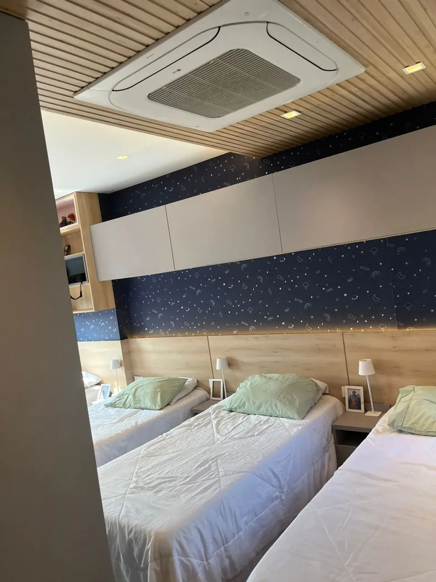Apartamento amueblado de 4 dormitorios con vistas — photo 36