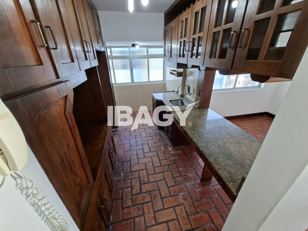 Unfurnished 2-bedroom apartment with no parking and fitted kitchen — photo 5
