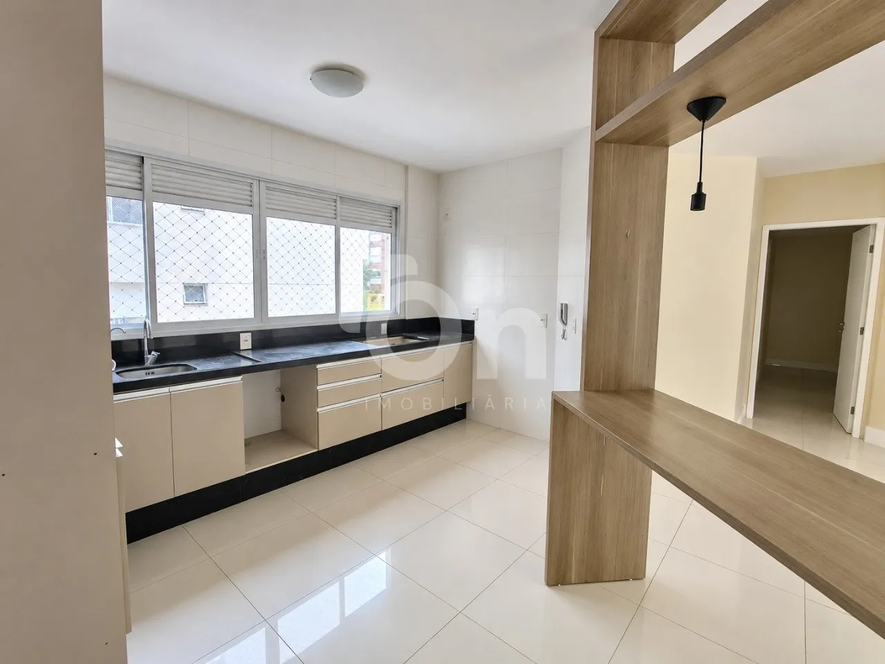 Bathtub in a 4-bedroom apartment, 178 m² — photo 2